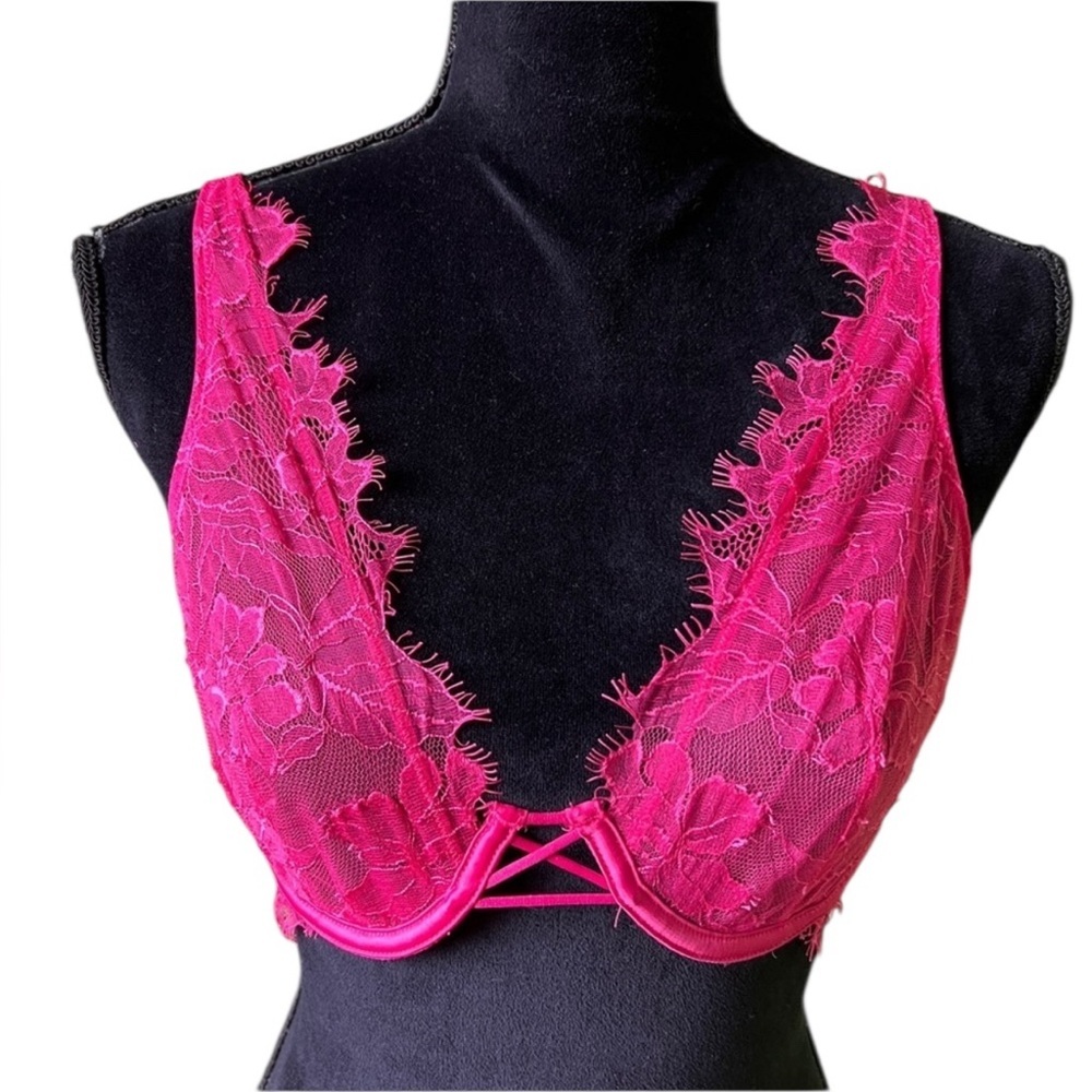 Victoria's Secret Women’s Pink Lace Bralette Plunge Bra 34C‎ NWOT